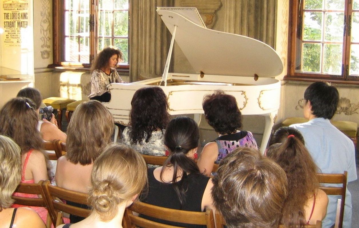 Mezinárodní letní klavírní kurzy Pražské konzervatoře (zdroj Pražská konzervatoř)