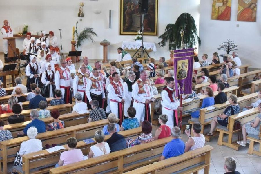 Kostelní písně ze Znorov – Magdalena Múčková, Martin Jakubíček, cimbálová muzika Danaj, pěvecký sbor Spinek, 14. července 2022 (zdroj Festival Janáček a Luhačovice)