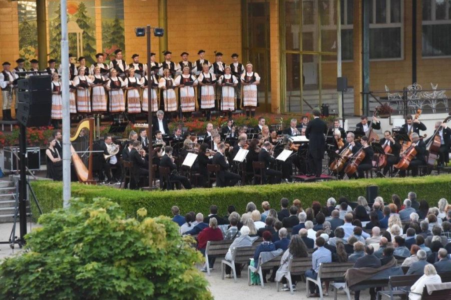 Závěrečný koncert Festivalu Janáček a Luhačovice – Tomáš Brauner, Filharmonie Bohuslava Martinů, Lúčnica, 15. července 2022 (zdroj Festival Janáček a Luhačovice)