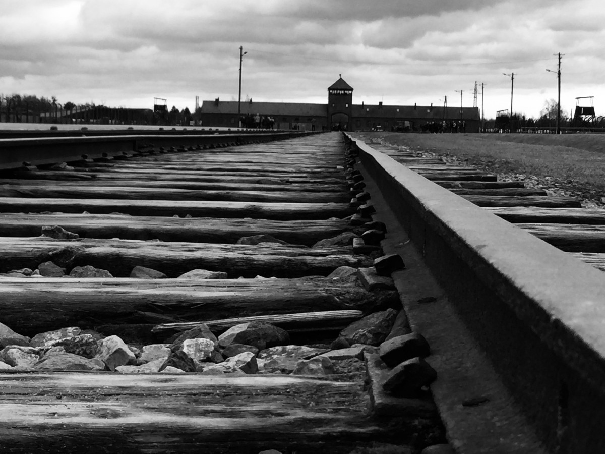 Koncentrační tábor Auschwitz-Birkenau (zdroj Průvodce Terezín, foto Lukáš Lev)
