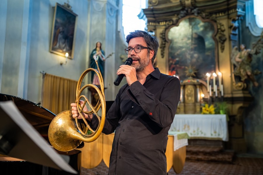 Za poklady Broumovska: Koncert lektorů Letních hornových kurzů – Olivier Darbellay (foto Libor Dadák)