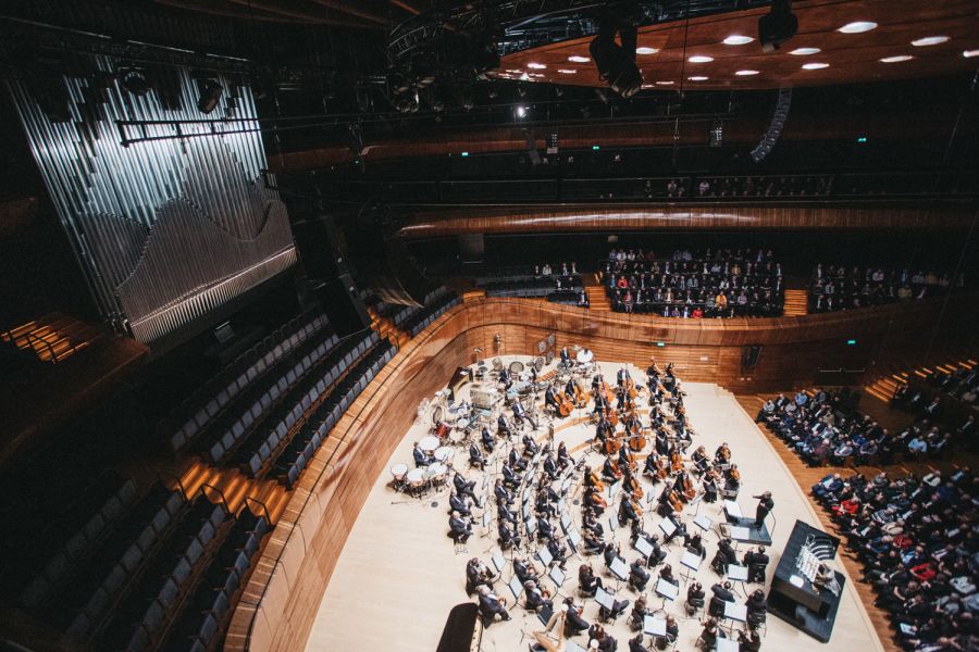 Iveta Apkalna, Esa-Pekka Salonen, Národní symfonický orchestr Polského rozhlasu – 13. ledna 2023 (foto Grzesiek Mart doc)