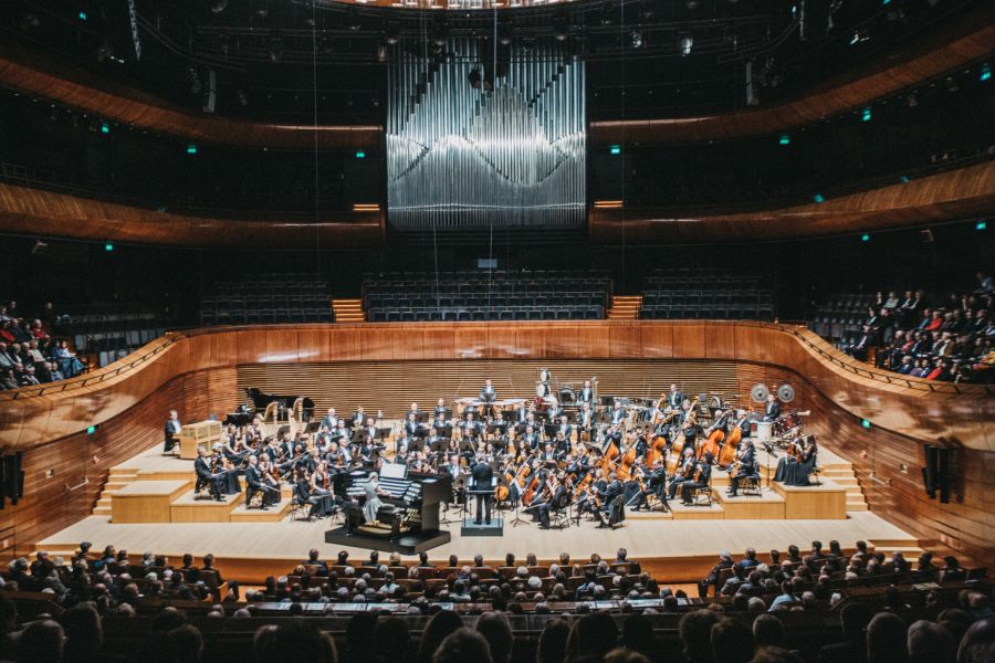 Iveta Apkalna, Esa-Pekka Salonen, Národní symfonický orchestr Polského rozhlasu – 13. ledna 2023 (foto Grzesiek Mart doc)