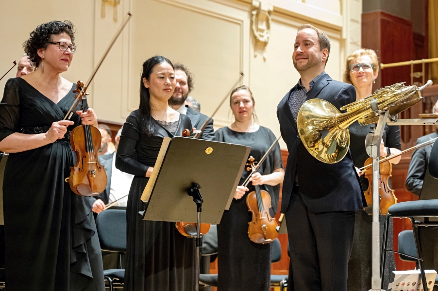 Felix Klieser, Symfonický orchestr hl. m. Prahy FOK, 8. února 2023 (zdroj Symfonický orchestr hl. m. Prahy FOK, foto Petr Dyrc)