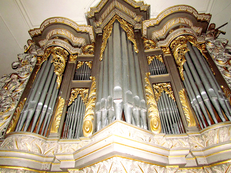 Varhany v kostele sv. Máří Magdaleny v Benátkách nad Jizerou (foto Karel Smetana)