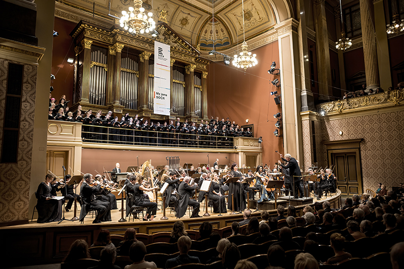 Lera Auerbach: Vessels of Light, česká premiéra, 27. března 2023 – Kristina Reiko Cooper, Alexander Liebreich, Symfonický orchestr Českého rozhlasu, Pražský filharmonický sbor (foto Vojtěch Brtnický)