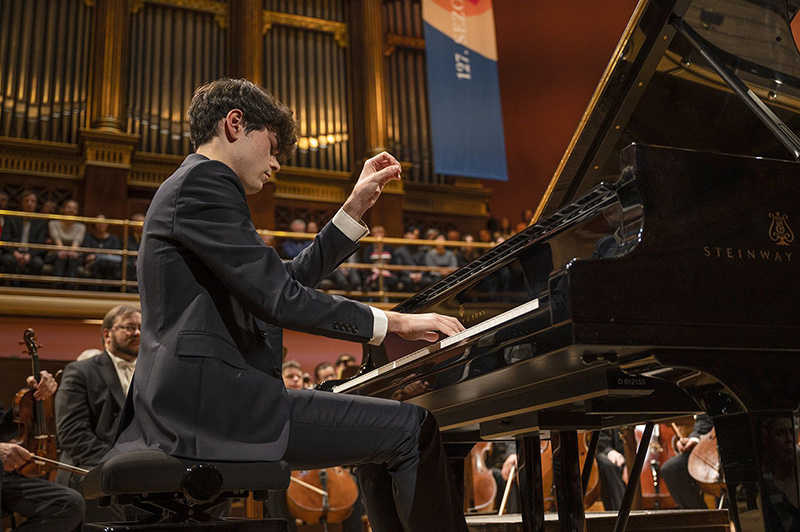 Česká filharmonie • Tom Borrow, 8. března 2023 (foto Petr Kadlec)