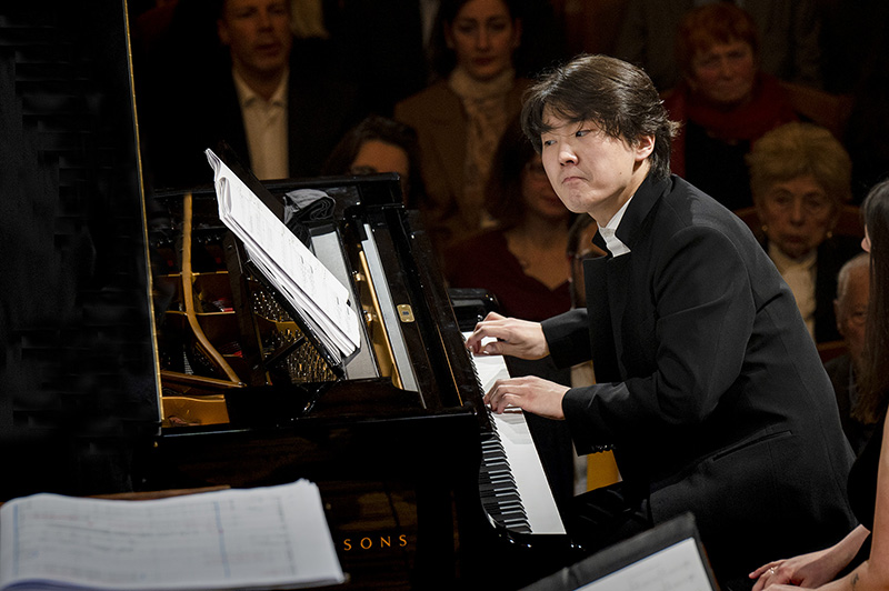 Česká filharmonie • Semjon Byčkov, 16. března 2023, Rudolfinum, Dvořákova síň – Seong-Jin Cho (foto Petr Kadlec)