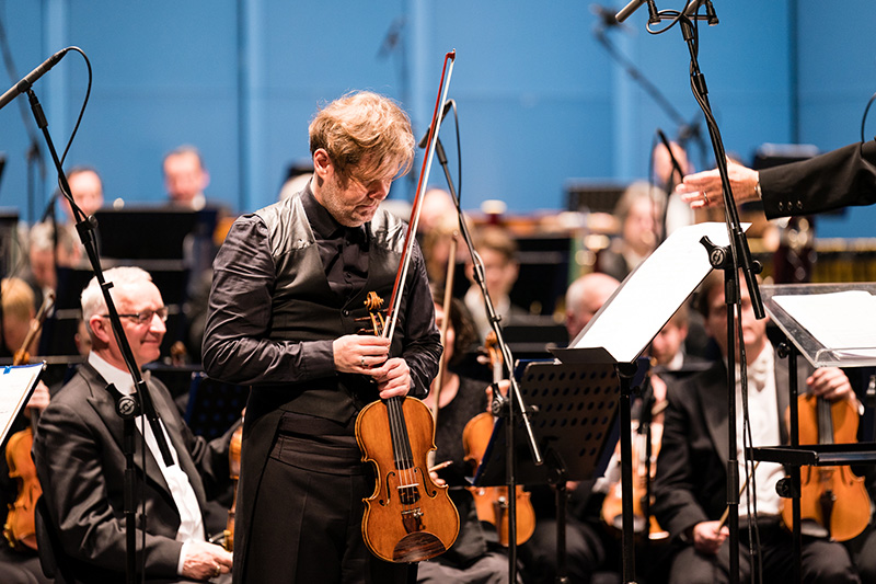 Filharmonie Brno – Schnittke & Rachmaninov, Cyklus Filharmonie v divadle, 9. března 2023 – Milan Paľa (foto Jan Prokopius)