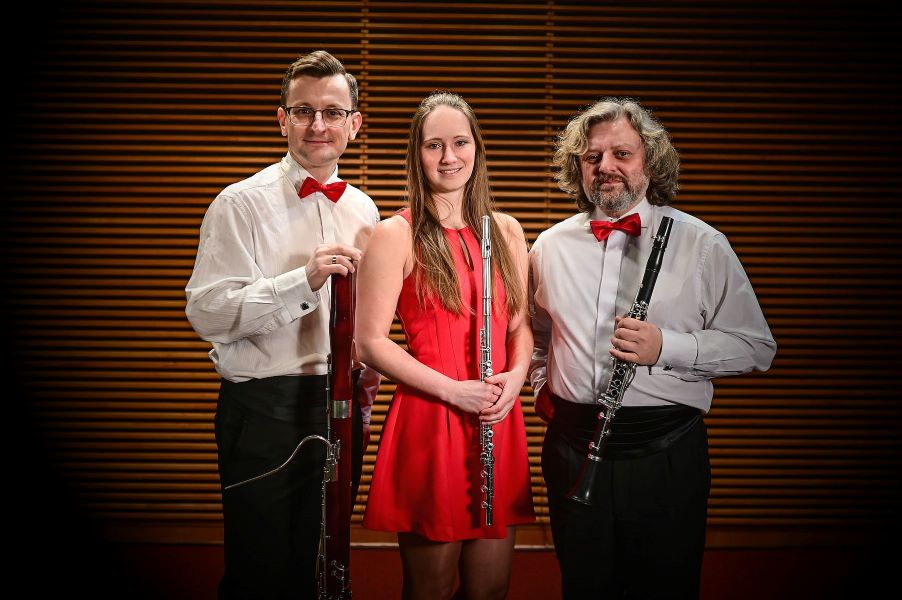 Dechové trio El GonzAles: Jan Dvořák, Eliška Honková, Aleš Janeček (zdroj Moravská filharmonie Olomouc, foto Tino Kratochvíl)