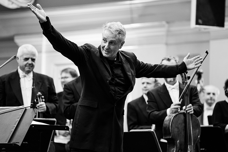 Poslové starých časů, 23. března 2023 – Filharmonie Brno a Alexander Liebreich (foto Jan Prokopius)