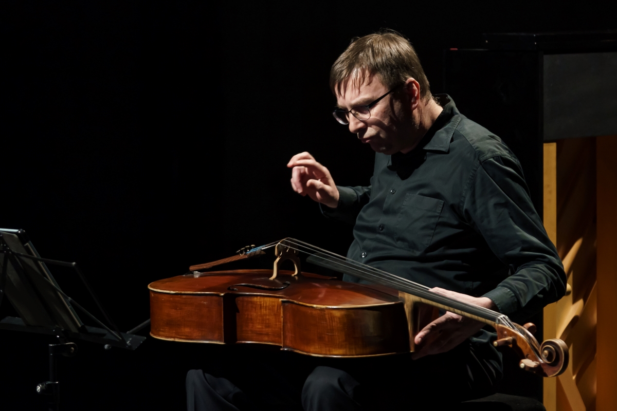 Německo včera a dnes: Karlheinz Stockhausen – Hans Werner Henze – Jöorg Widmann: Lukáš Pospíšil, 28. února 2023, Divadlo NoD, Praha (zdroj PKF – Prague Philharmonia, foto Petr Sapík)