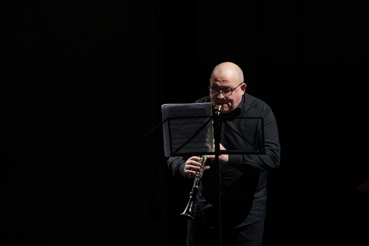 Německo včera a dnes: Karlheinz Stockhausen – Hans Werner Henze – Jöorg Widmann: Jindřich Pavliš, 28. února 2023, Divadlo NoD, Praha (zdroj PKF – Prague Philharmonia, foto Petr Sapík)