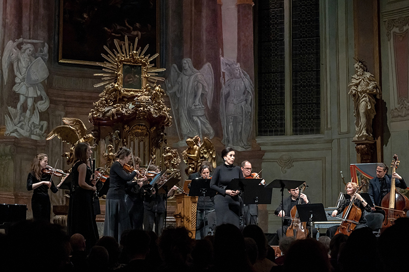 Symfonický orchestr hl. m. Prahy FOK: Pergolesi, Stabat Mater, 4. dubna 2023 – Simona Šaturová, Collegium Marianum (foto Petr Dyrc)