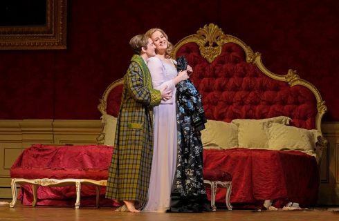 Richard Strauss: Der Rosenkavalier – Samantha Hankey, Lise Davidsen (zdroj Metropolitní opera New York, foto Ken Howard)