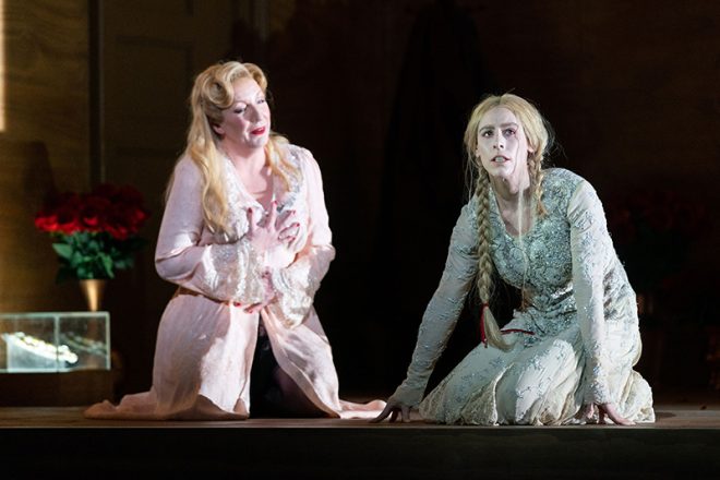 Erich Wolfgang Korngold: The Dead City, English National Opera, 2023 – Allison Oakes a Lauren Bridle (foto Helen Murray)