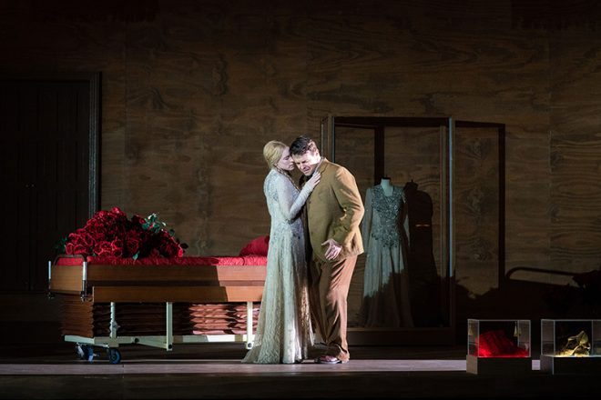 Erich Wolfgang Korngold: The Dead City, English National Opera, 2023 – Lauren Bridle a Rolf Romei (foto Helen Murray)