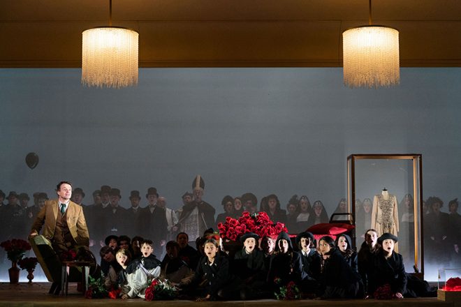 Erich Wolfgang Korngold: The Dead City, English National Opera, 2023 – Rolf Romei, Rhian Lois, William Morgan, Clare Presland, Hubert Francis a Innocent Masuku (foto Helen Murray)