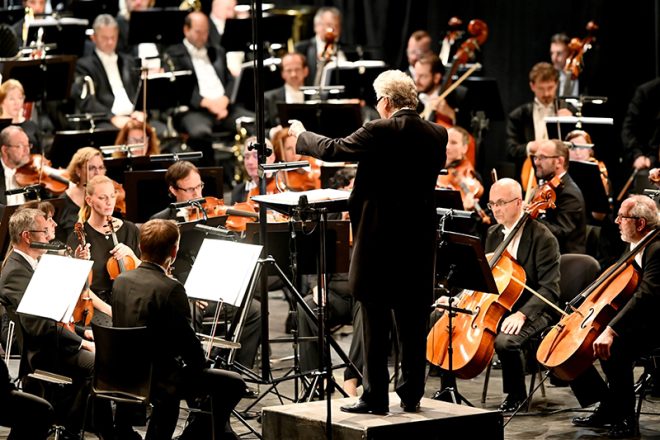 Janáčkova filharmonie Ostrava a Vasilij Sinajskij (foto Martin Straka)