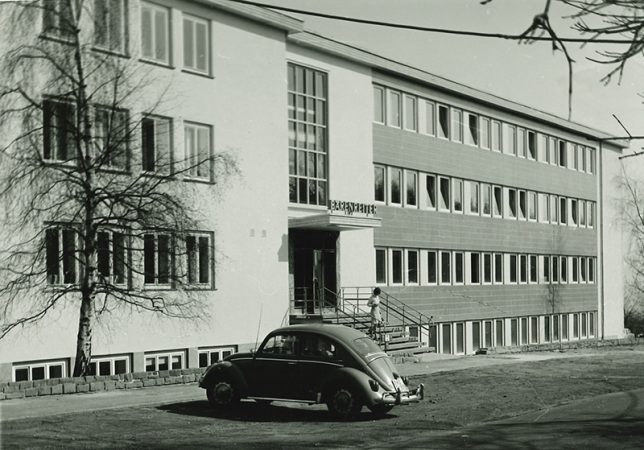 Po válce postavené nové sídlo nakladatelství Bärenreiter v Kasselu, 50. léta (zdroj Bärenreiter Praha)
