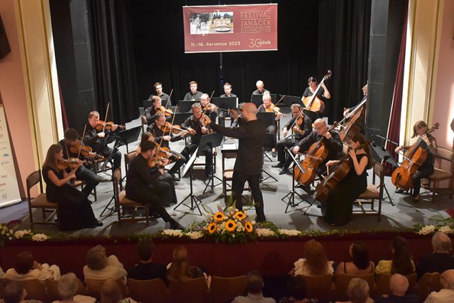 Festival Janáček a Luhačovice: Petr Nouzovský a Slovak Sinfonietta, 14. července 2023 (zdroj Festival Janáček a Luhačovice)