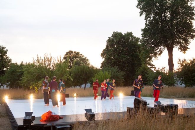 B. Massin a Cie Fêtes Galantes – Requiem, Radostná smrt (foto Dragan Dragin, KoresponDance 2023)