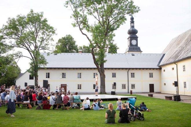 Na Pivovarském dvoře (foto Dragan Dragin, KoresponDance 2023)