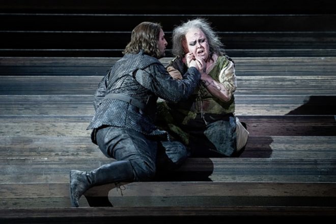 Giuseppe Verdi: Trubadúr, Royal Opera House Covent Garden – Riccardo Massi a Jamie Barton (foto Camilla Greenwell)