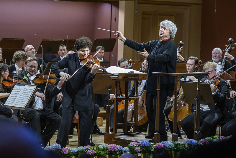 Česká filharmonie – Zahajovací koncert, 27. září 2023, Rudolfinum, Dvořákova síň – Augustin Hadelich a Semjon Byčkov (foto Petra Hajská)