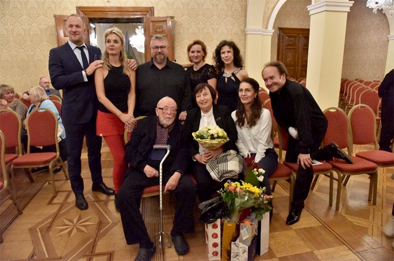 Společnost českých skladatelů: Jubilantský koncert, 23. října 2023, Kaiserštejnský palác – účinkující a Luboš Sluka (foto Zdeněk Chrapek)