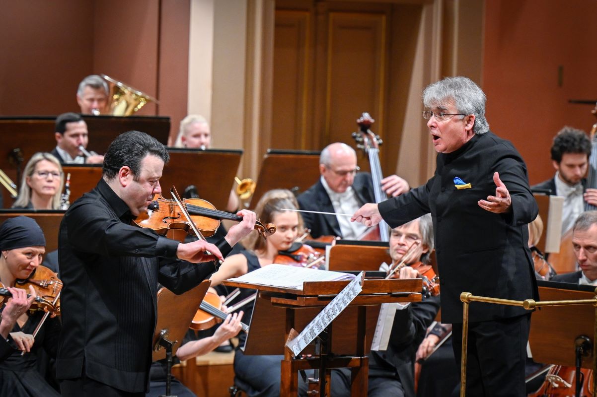 Vadim Gluzman, Mykola Diadiura, PKF — Prague Philharmonia, 12. listopadu 2023 (zdroj PKF — Prague Philharmonia, foto Ivan Malý)