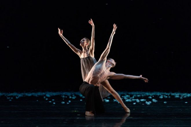 Balet SND – Murmuration (Viola Mariner, Andrej Szabo, foto Juraj Žilinčár)