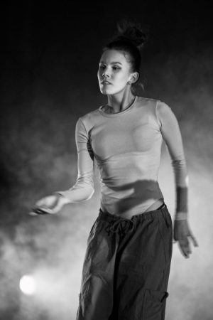 Förderplattform «SHORT CUTS», I Am Woman (foto Claude Hofer, Oltner Tanztage 2023)