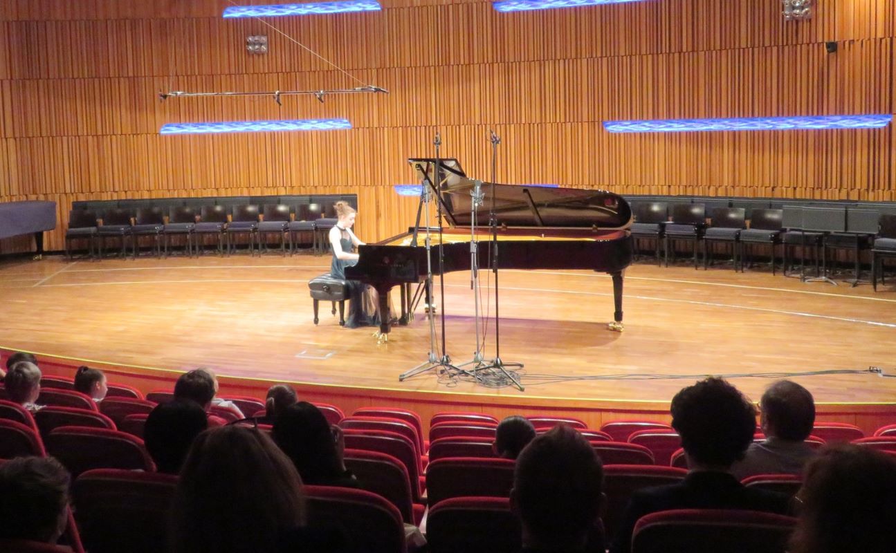 Koncert laureátů Mladého klavíru 2022: Adéla Mužíková (foto Milan Langer)