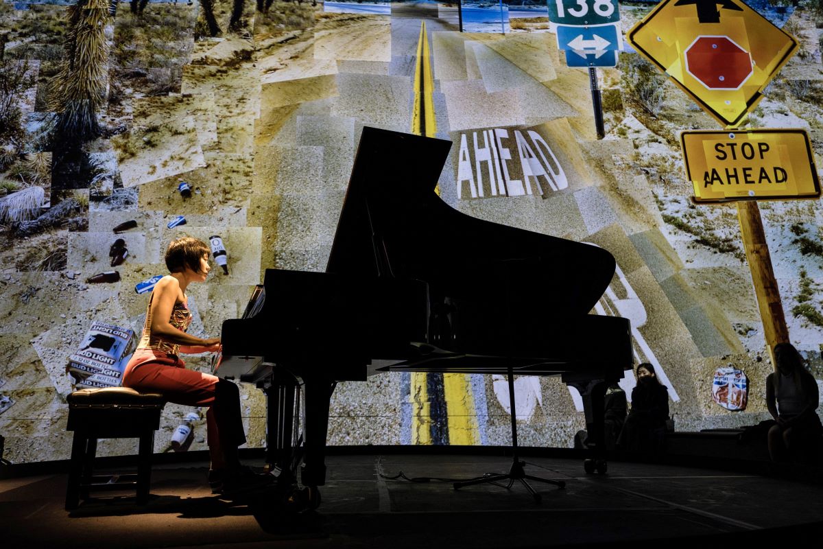 David Hockney: Bigger & Closer – Yuja Wang, 28. září 2023 (foto Justin Sutcliffe)