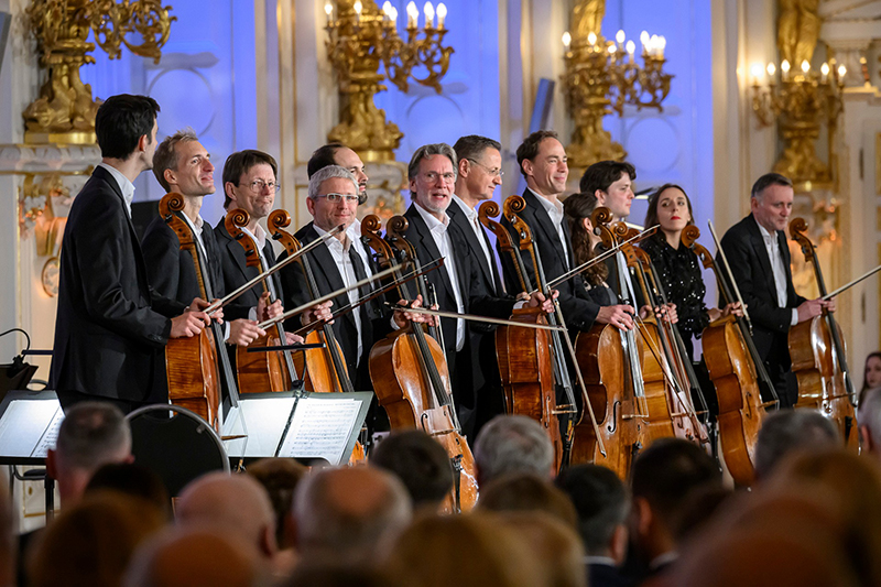12 violoncellistů Berlínských filharmoniků, 29. listopadu 2023, Španělský sál Pražského hradu (foto Petra Hajská)