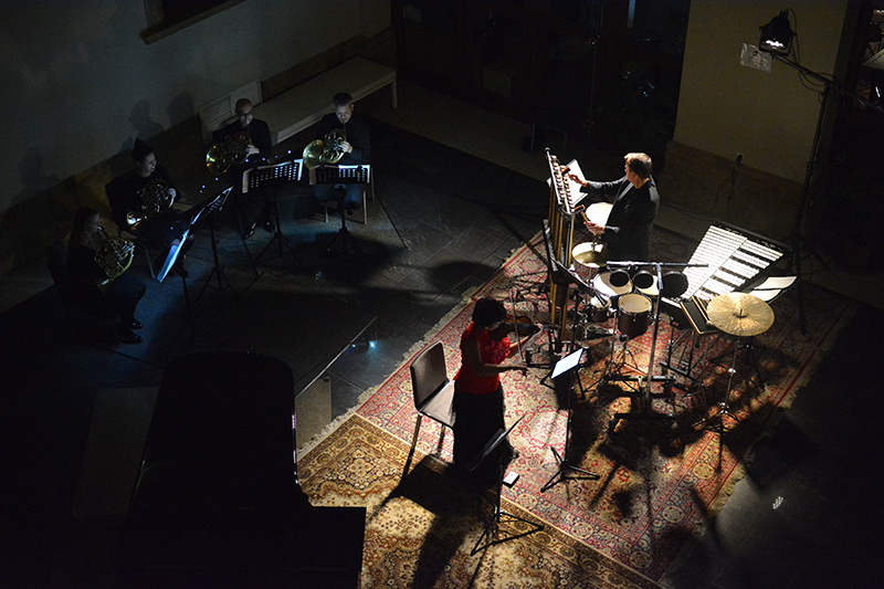 MusicOlomouc: Ostravská banda, 13. listopadu 2023, Umělecké centrum Univerzity Palackého, Atrium (foto Petra Kožušníková)