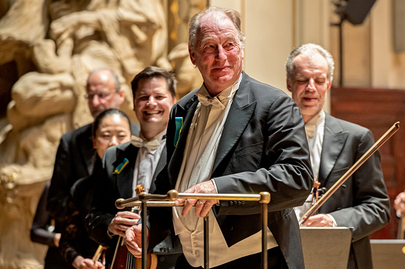 Jac van Steen a Symfonický orchestr hlavního města Prahy FOK (foto Petr Dyrc)