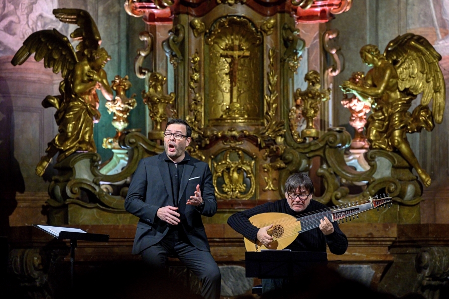 Andreas Scholl, Edin Karamazov, 16. ledna 2024, kostel sv. Šimona a Judy, Praha (zdroj Symfonický orchestr hl. m. Prahy FOK, foto Petr Dyrc)
