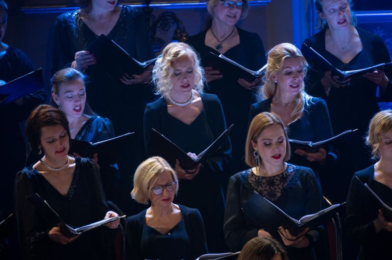 Adventní koncert – Pražský filharmonický sbor, 20. prosince 2023, Palác Žofín (foto Petr Kadlec)