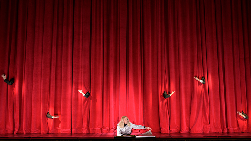 Richard Strauss: Ariadna na Naxu, Stavovské divadlo – Arnheiður Eiríksdóttir (Skladatel) (foto Petr Neubert)