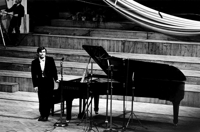 Eugen Indjic – VIII. mezinárodní Chopinova klavírní soutěž v roce 1970 (foto se souhlasem Odile Indjic)