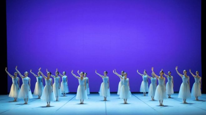 Serenade, komponovaný večer Balanchine, NdB (foto z premiéry Ctibor Bachratý, 2023)