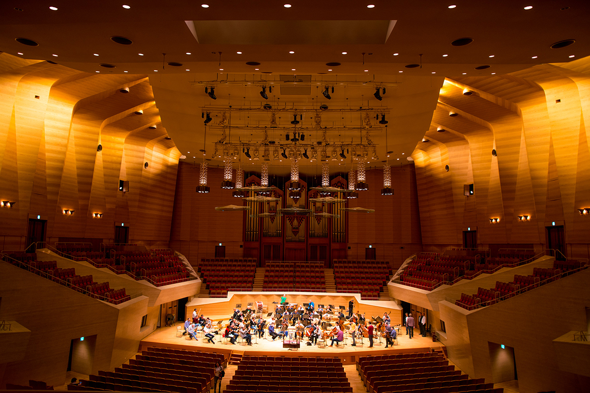 Symfonický orchestr hl. m. Prahy FOK – Zkouška v Suntory Hall (foto Kurt Neubauer)