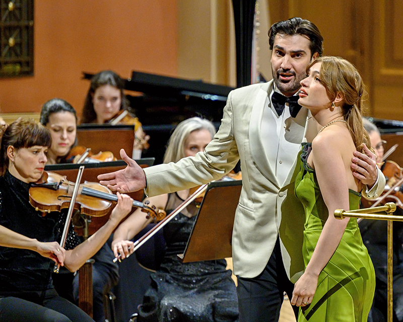 Jonathan Tetelman & Sylvia D’Eramo, 23. ledna 2024, Dvořákova síň Rudolfina – Jonathan Tetelman, Sylvia D’Eramo a PKF – Prague Philharmonia (foto Petr Dyrc)