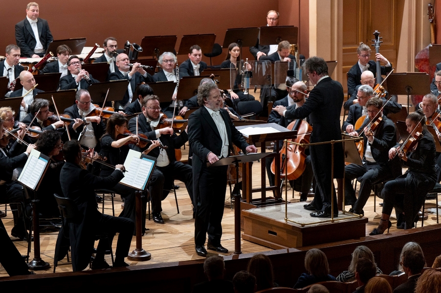 Christian Gerhaher, Jakub Hrůša, Česká filharmonie, 14. února 2024, Rudolfinum, Praha (zdroj Česká filharmonie)