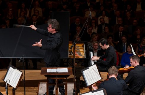 Jakub Hrůša, Alim Bejsembajev, Česká filharmonie, 21. února 2024, Rudolfinum, Praha (zdroj Česká filharmonie)