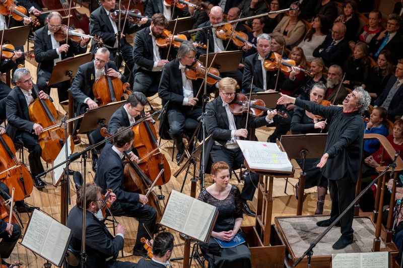 Gustav Mahler: Symfonie č. 3 – Semjon Byčkov, Česká filharmonie, 31. ledna 2024, Rudolfinum (foto Petr Kadlec)