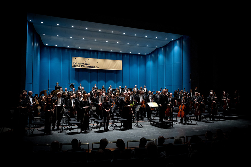 Filharmonie Brno: Bedřich Smetana 200, 28. února 2024, Janáčkovo divadlo, Brno – Michel Tabachnik a Filharmonie Brno (foto Jakub Joch)