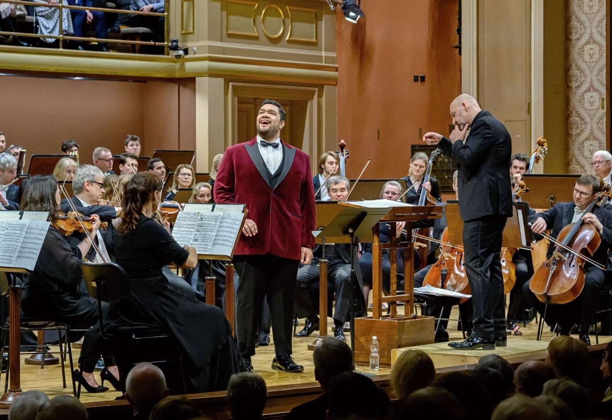 Pene Pati, Emmanuel Villaume, PKF – Prague Philharmonia, 22. března 2024, Rudolfinum (zdroj Nachtigall Artists Management, foto Petr Dyrc)